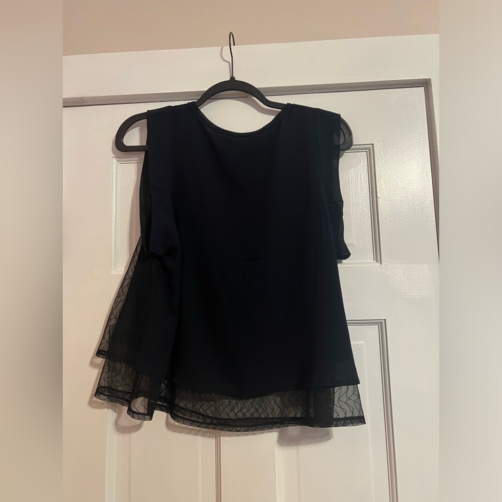 #9 BCBG MAXAZRIA • DETAILED BLOUSE - Picture 2 of 5